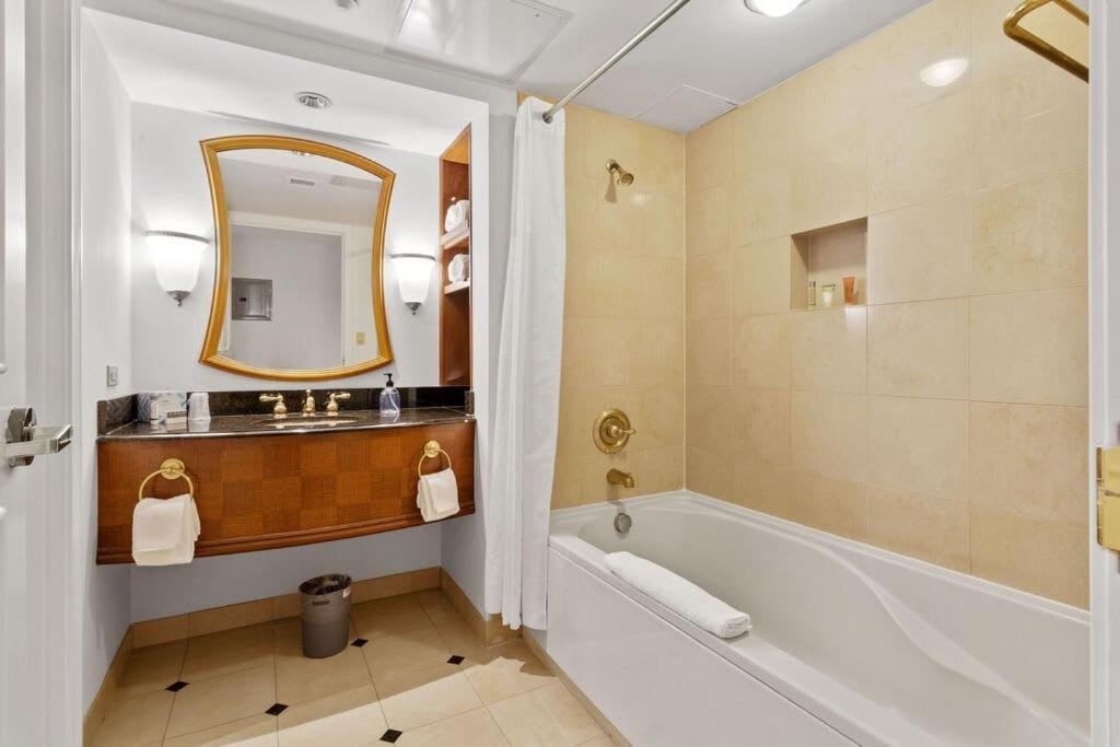 Beachfront 2Br 3Ba Condo By Cozysuites 애틀랜틱시티 외부 사진